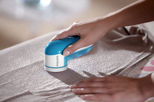 Philips Fabric Shaver for Removing Fabric Pills, Suitable for All Garments, Includes 2 AA Batteries, GC026/00