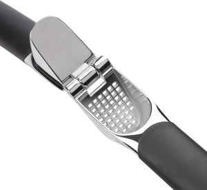 OXO 11107400 Good Grips Garlic Press, Black