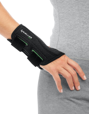 Mueller Green Fitted Wrist Brace for Right Hand, Black Small/Medium