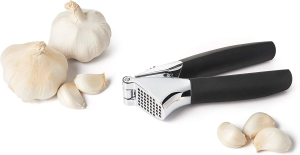 OXO 11107400 Good Grips Garlic Press, Black