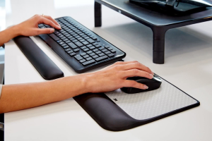 3M Precise Mouse Pad with Gel Wrist Rest MW85B, Interlace, 8.4″ X 8.8″