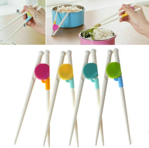 Training Chopsticks, 4 Pairs Chopsticks Reusable Easy to Use Chopsticks Helper Learner Chopsticks Right or Left Handed for Beginners