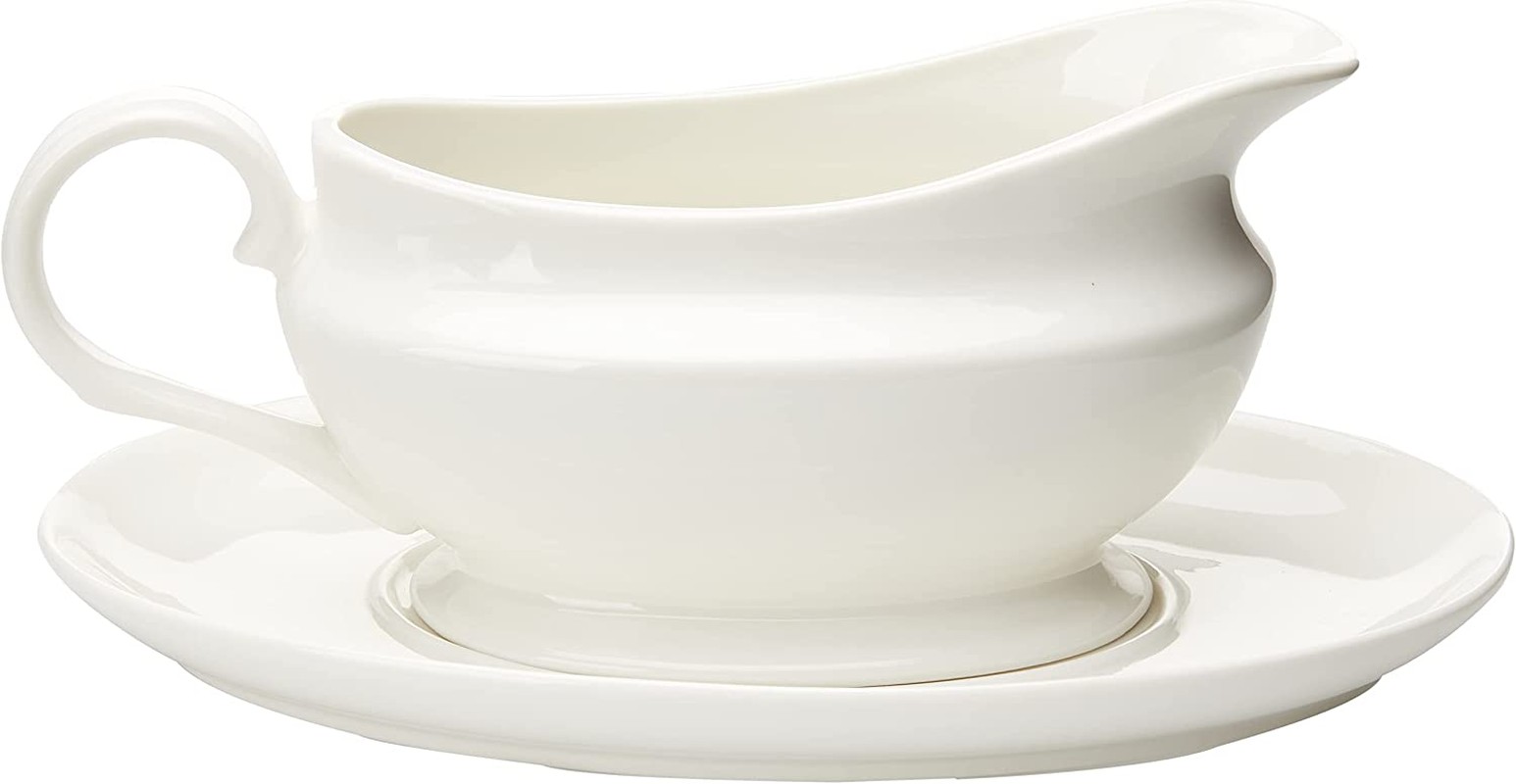 Maxwell & Williams White Basics Gravy Boat & Saucer 550ML Gift Boxed